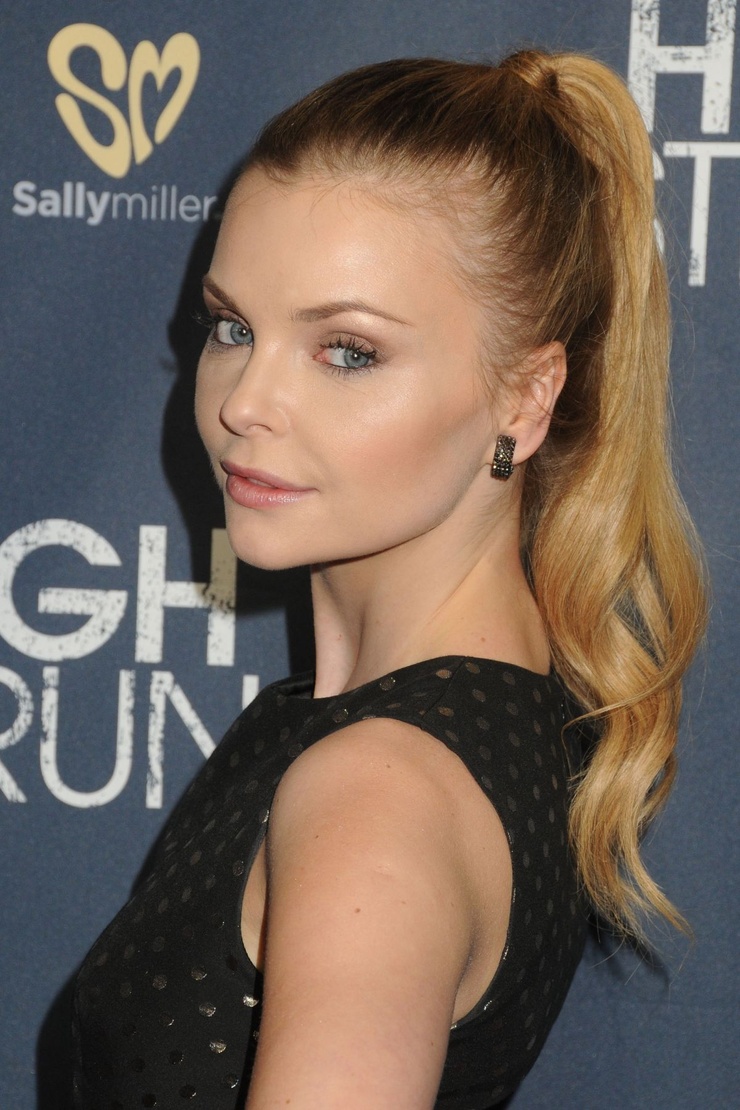 Izabella Miko