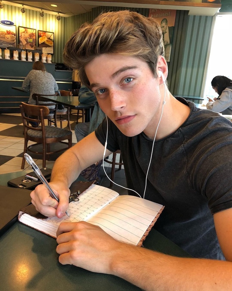 Froy Gutierrez