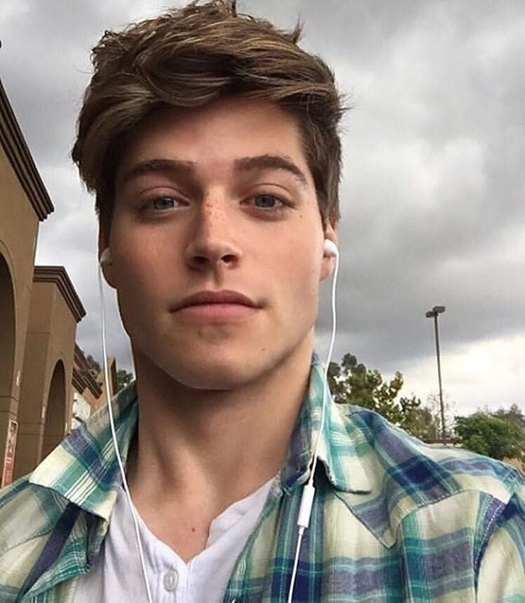 Picture of Froy Gutierrez