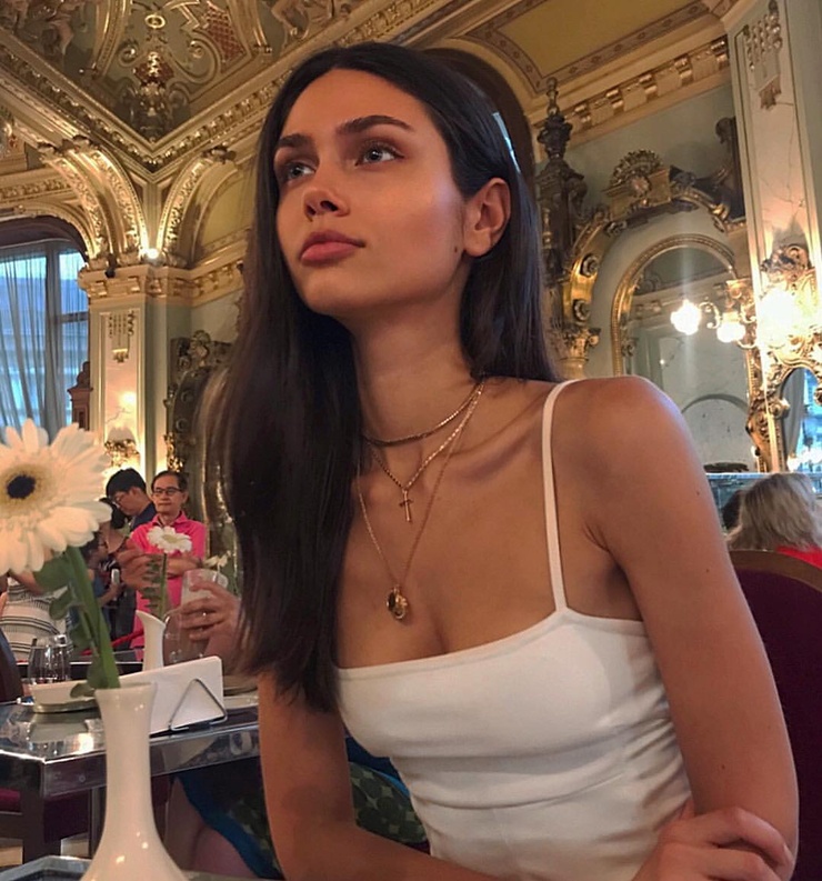 Vika Bronova Vika Bronova