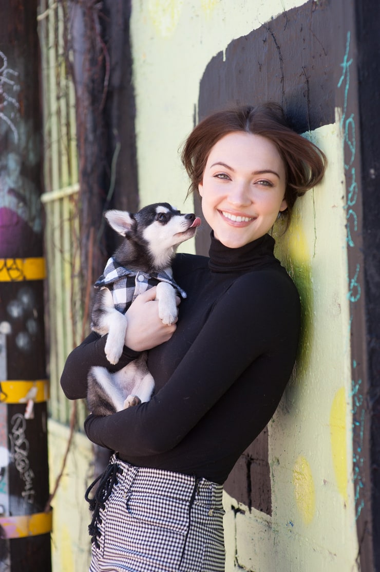 Violett Beane