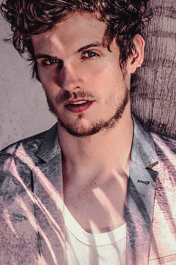 Daniel Sharman