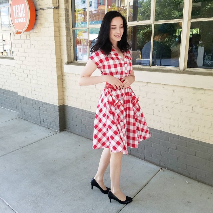 Emma Dumont Emma Dumont