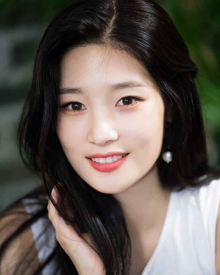 Chae-Yeon Jung Chae-Yeon Jung
