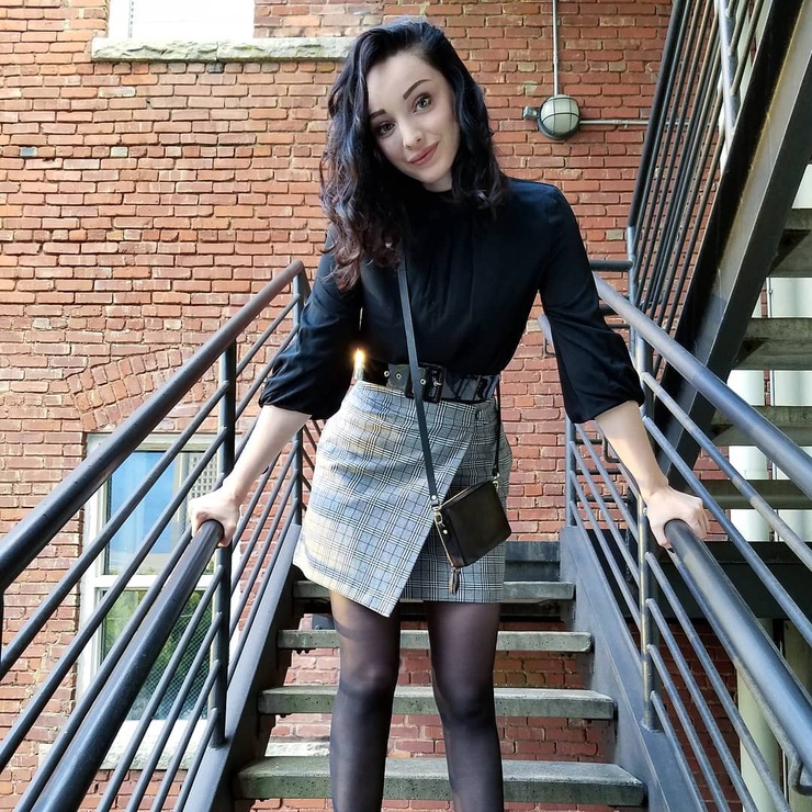 Emma Dumont Emma Dumont
