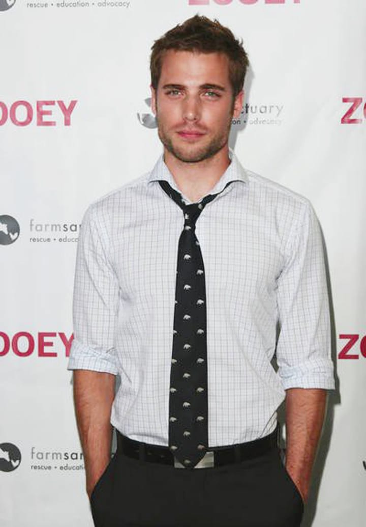 Picture of Dustin Milligan