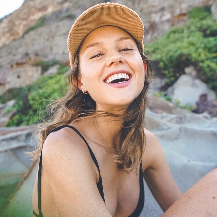 Picture of Isabelle Cornish