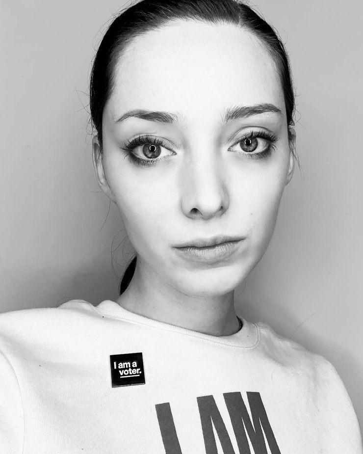 Emma Dumont Emma Dumont