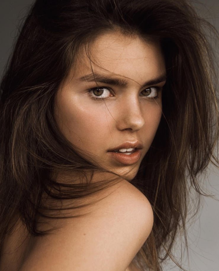 Image of Lauren Searle