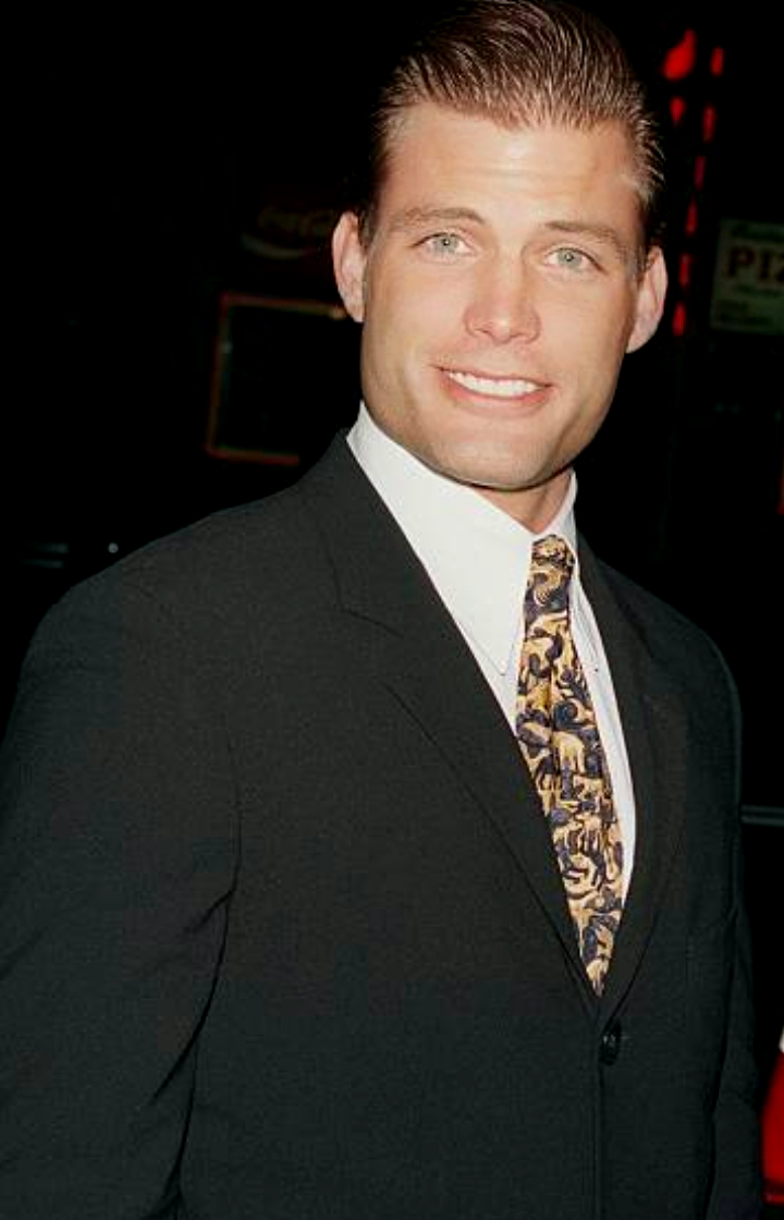 Casper Van Dien