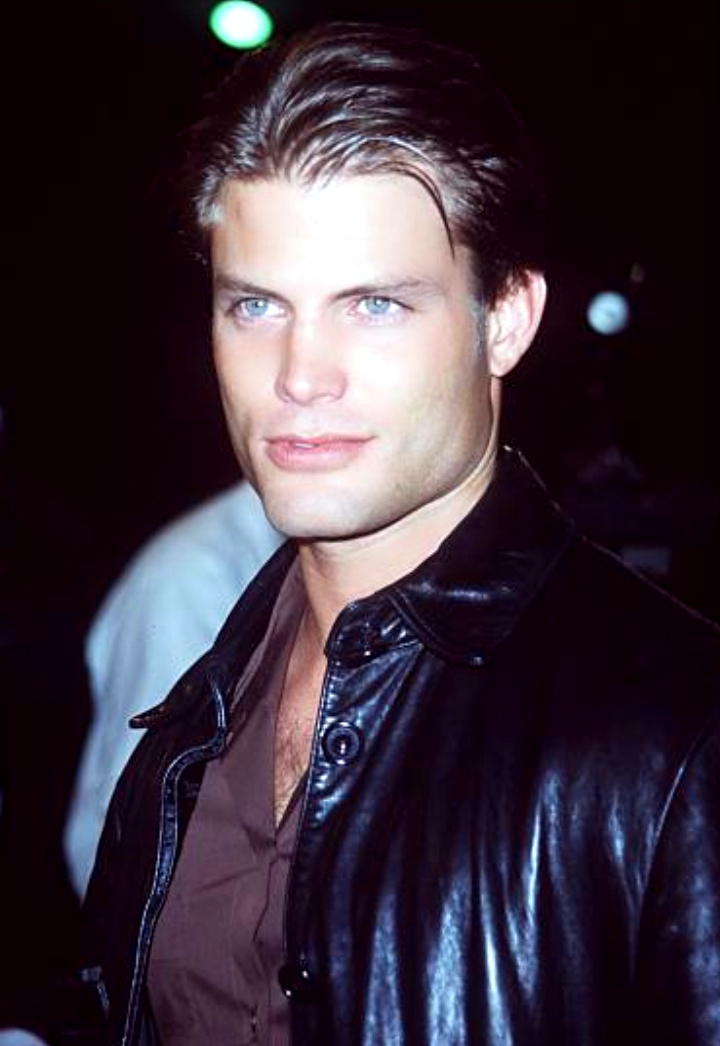 Casper Van Dien