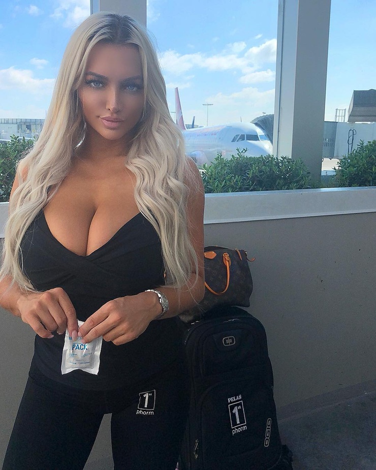Lindsey Pelas