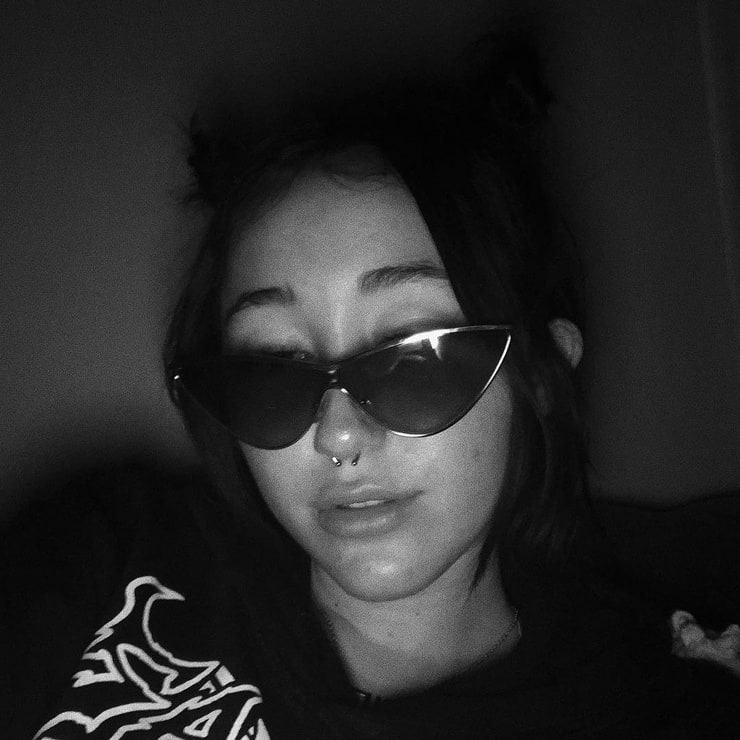 Noah Cyrus image