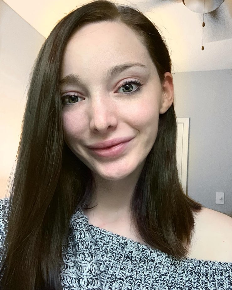 Emma Dumont