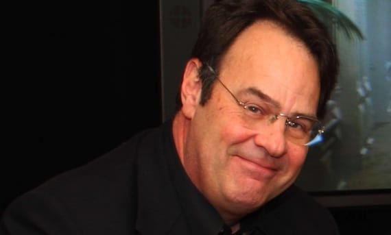 Дэну эйкройду. Dan Aykroyd. Джон Эйкройд. Dan Aykroyd 2022. Дэн Эйкройд охотники за привидениями.