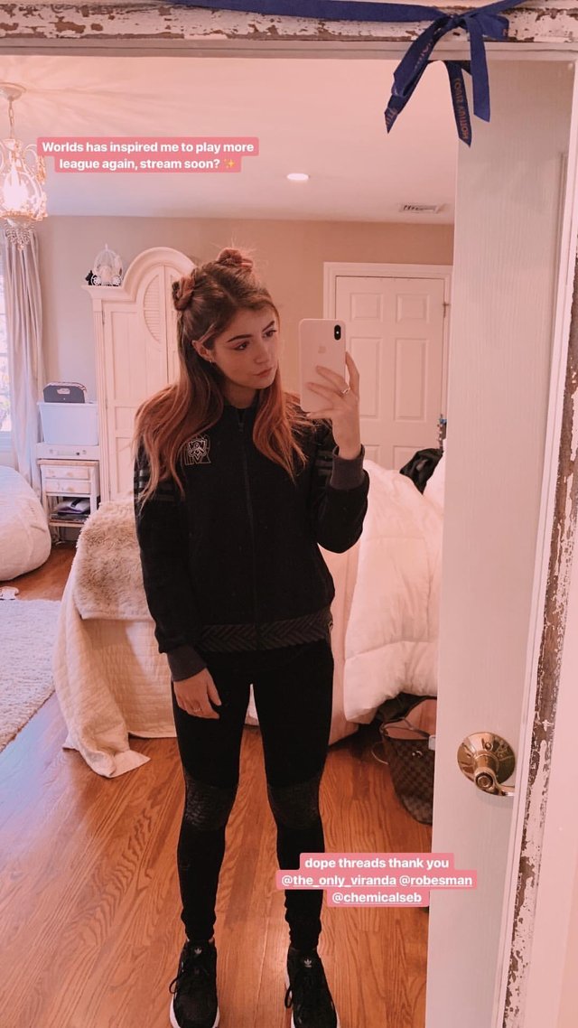 Chrissy Costanza