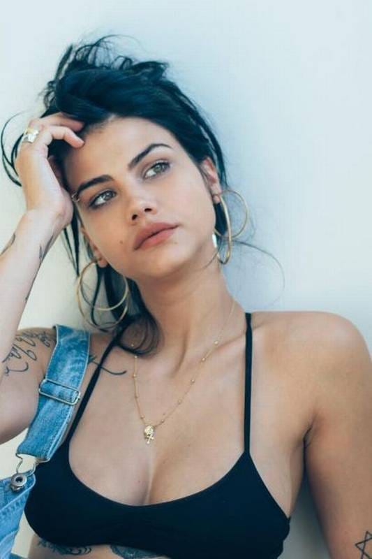 Mariana Mello Mariana Mello