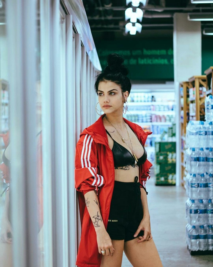 Mariana Mello Mariana Mello