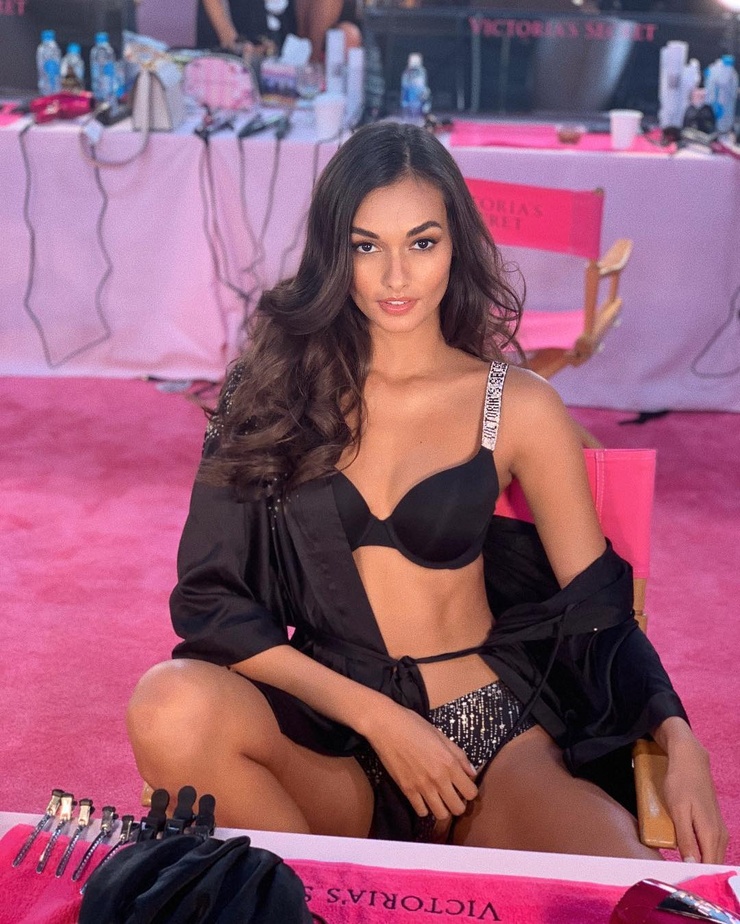 Gizele Oliveira Gizele Oliveira