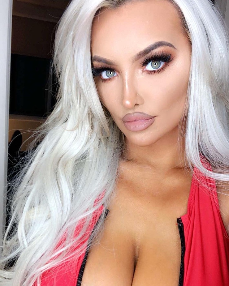 Lindsey Pelas Lindsey Pelas