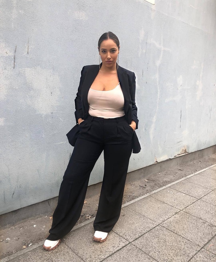 Jada Sezer