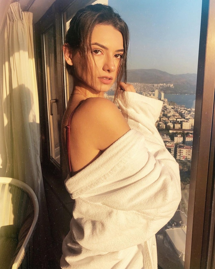 Buse İskenderoğlu Buse İskenderoğlu