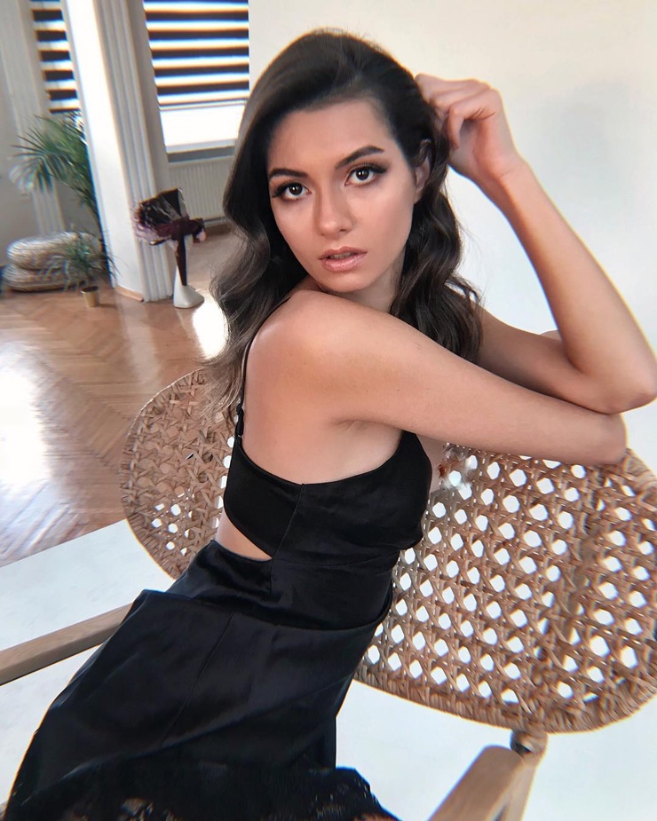 Buse İskenderoğlu Buse İskenderoğlu