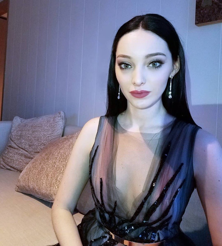 Emma Dumont Emma Dumont