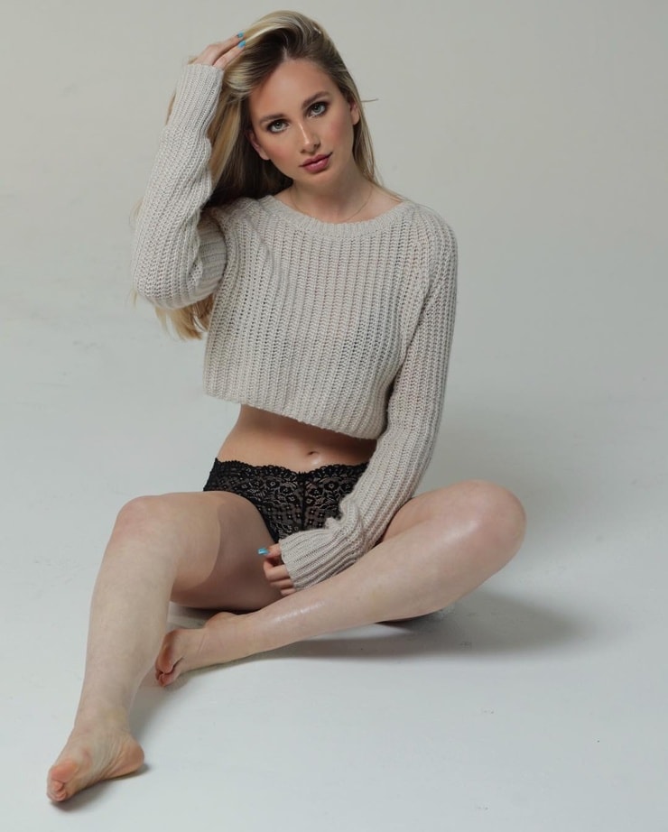 Anya Nicolodi Anya Nicolodi