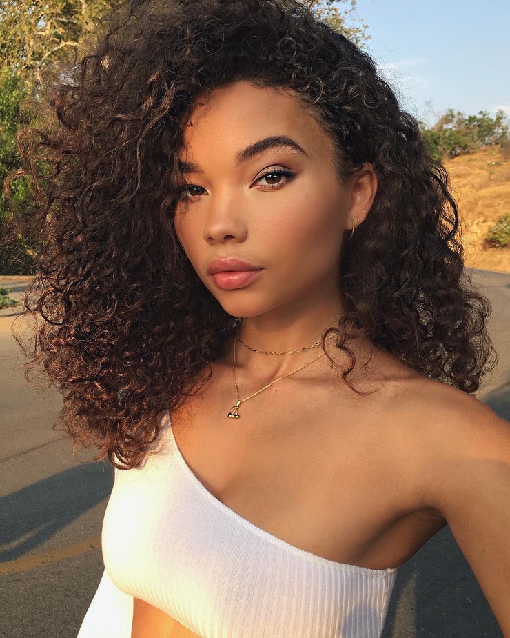 Picture of Ashley Moore (2) Picture of Ashley Moore (2)