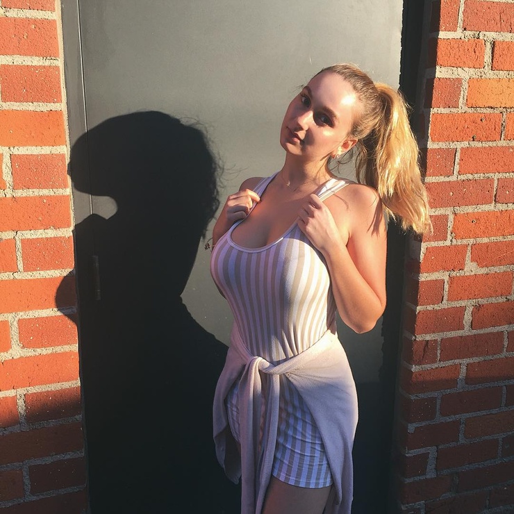 Anya Nicolodi Anya Nicolodi