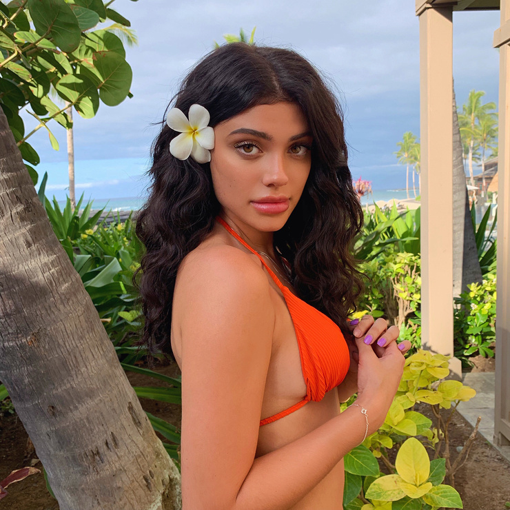 Kelsey Calemine