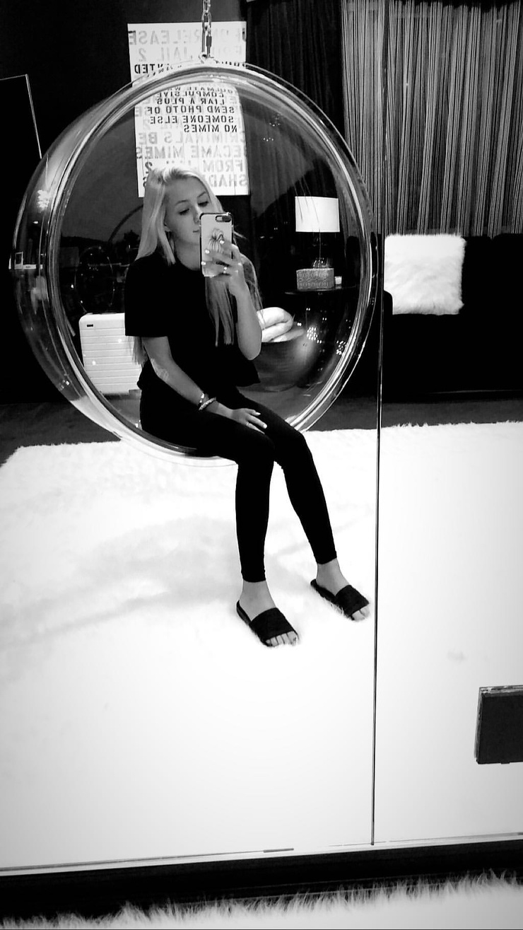 Ava Sambora