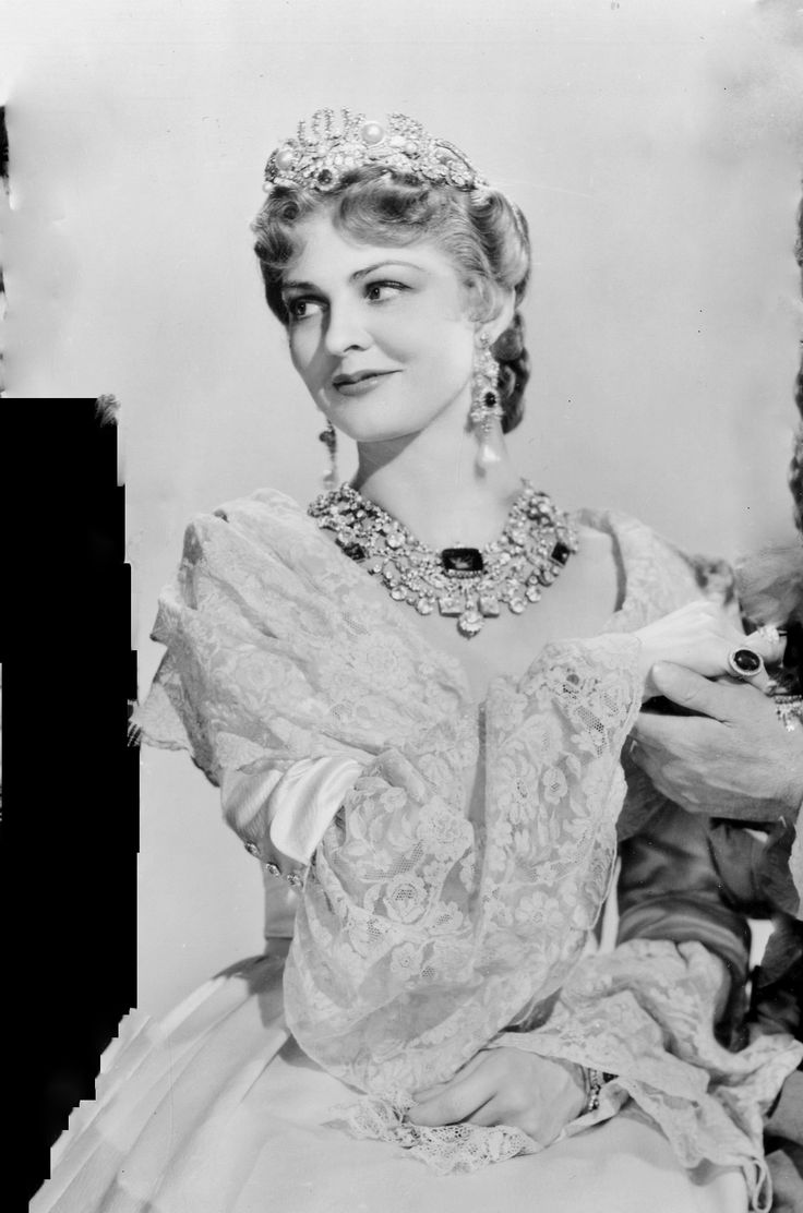 Lilian Bond