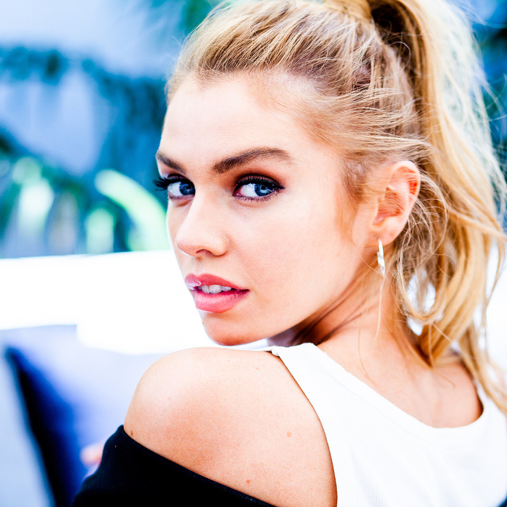 Stella Maxwell