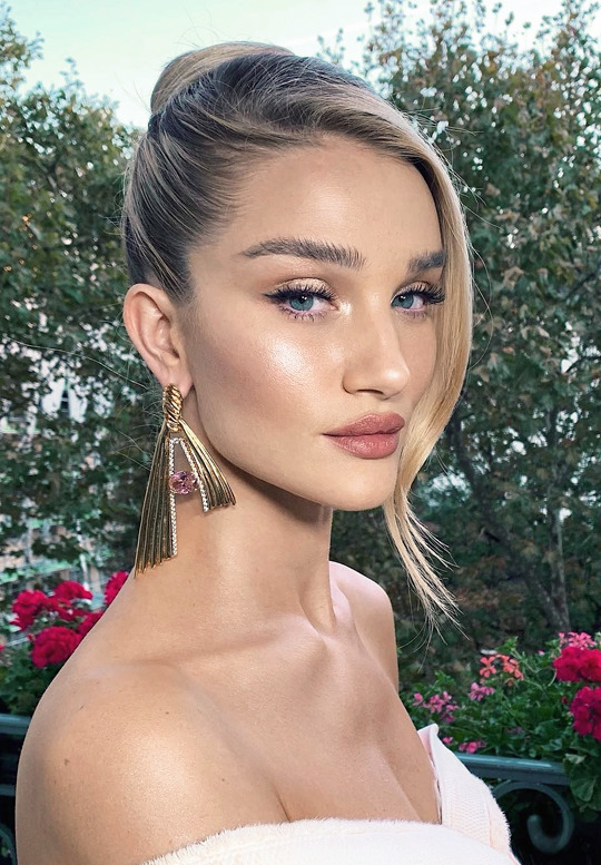 Rosie Huntington-Whiteley Rosie Huntington-Whiteley