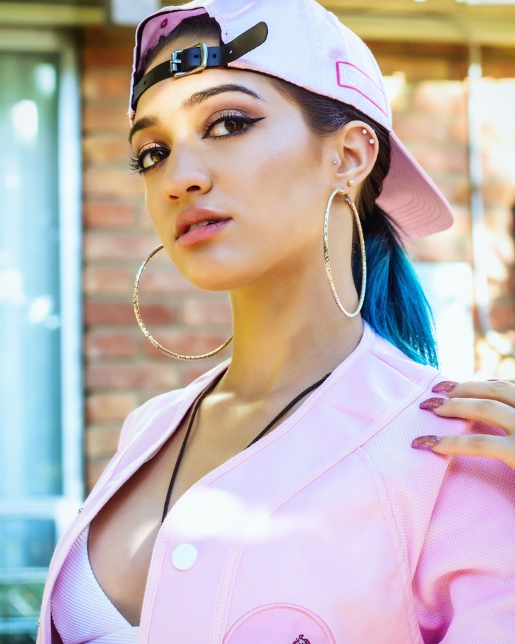 Samantha J. Samantha J.