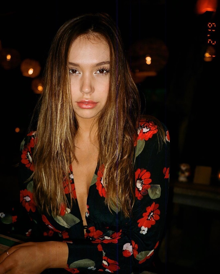 Alexis Ren