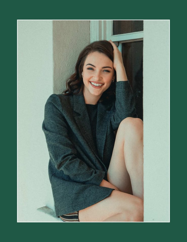 Violett Beane