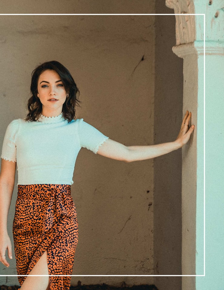 Violett Beane