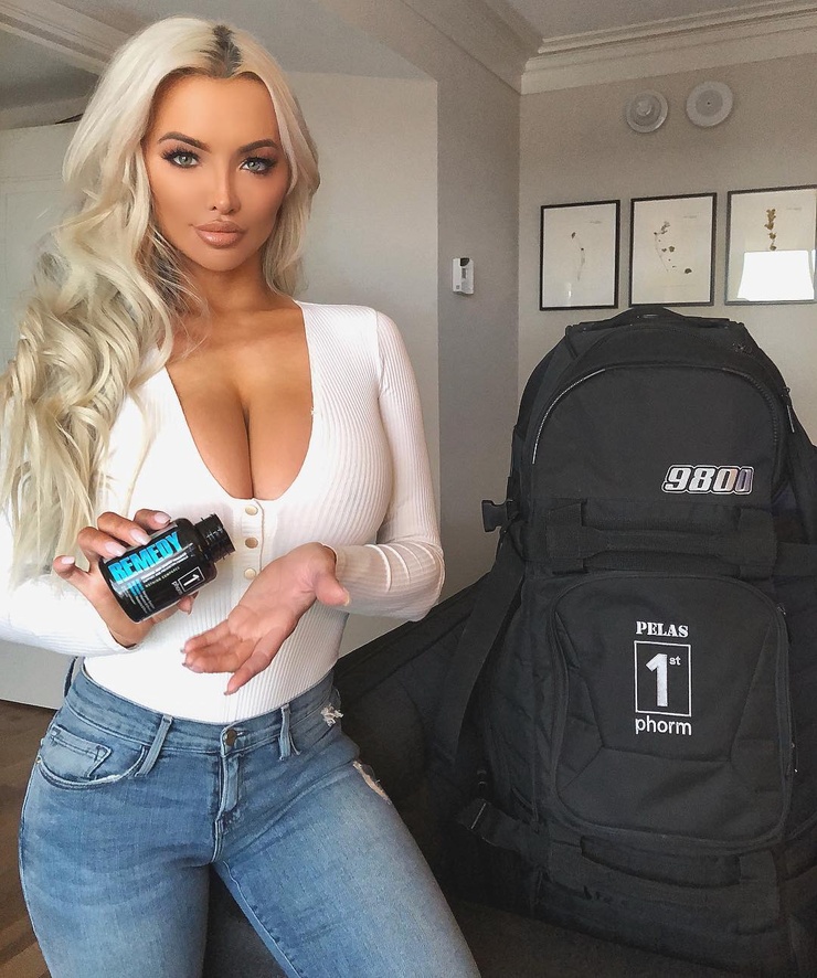 Lindsey Pelas