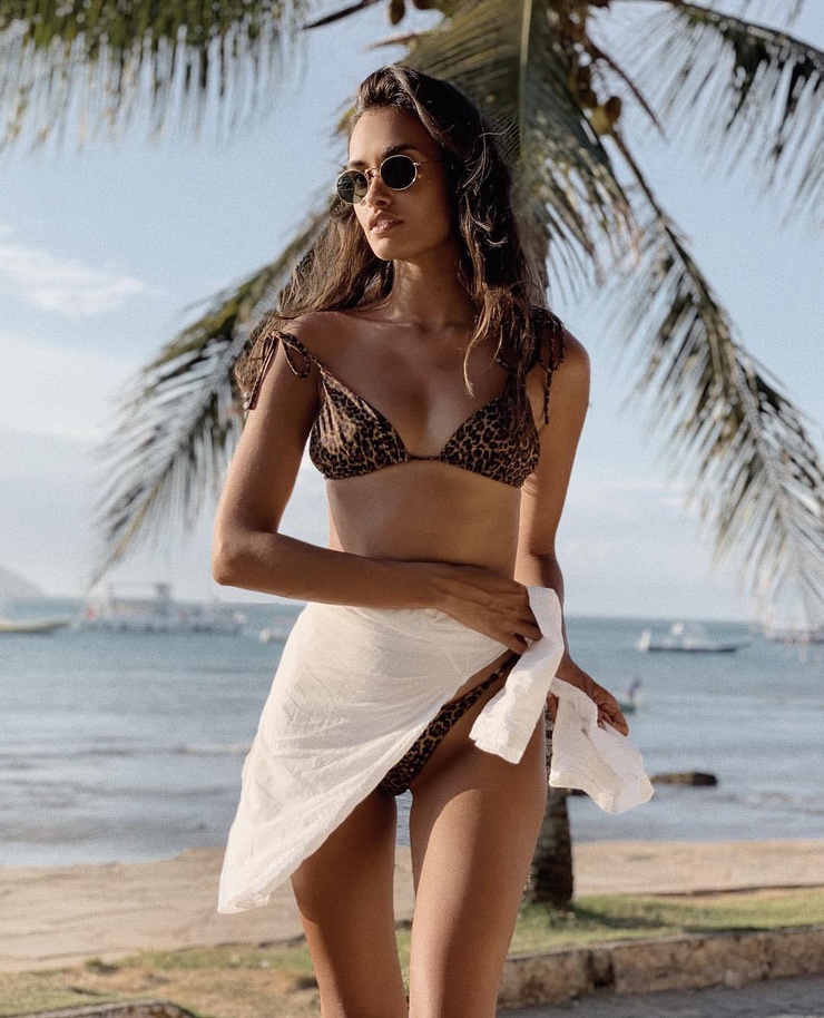 Gizele Oliveira Gizele Oliveira