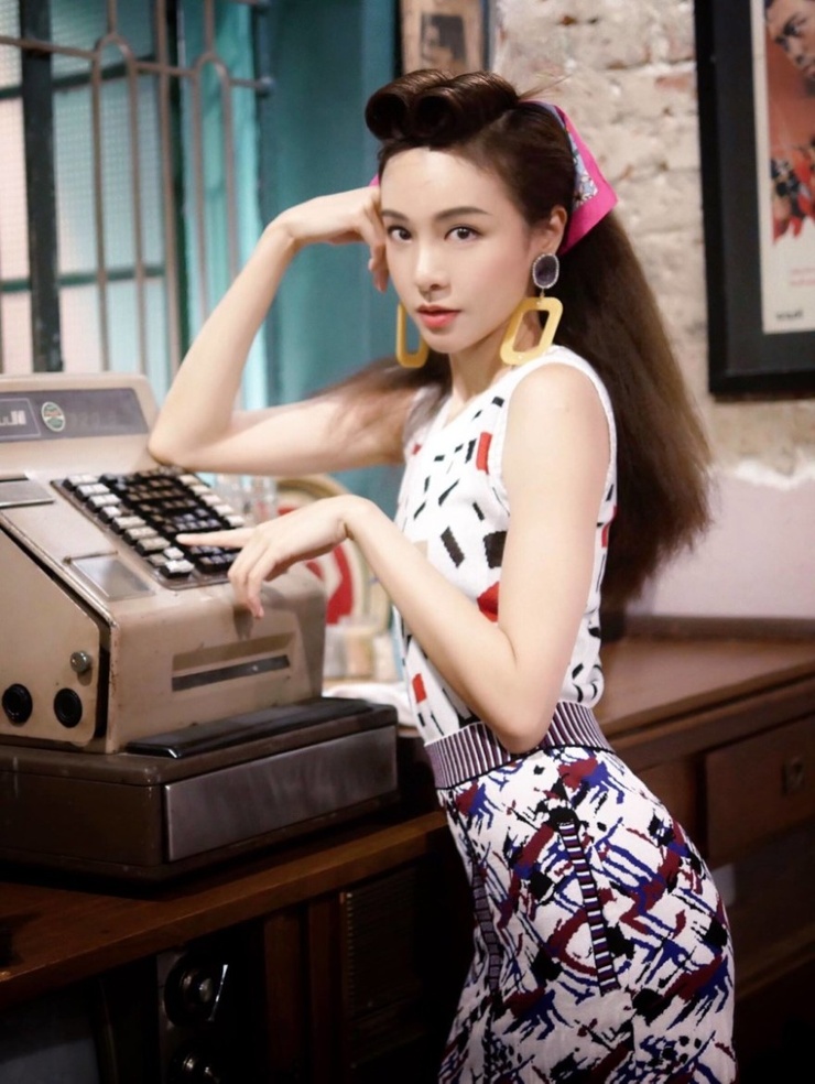Cathryn Lee Cathryn Lee