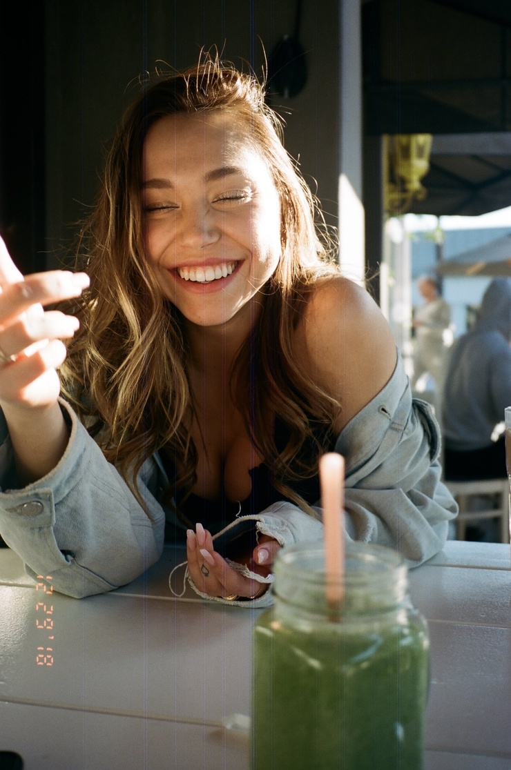Alexis Ren