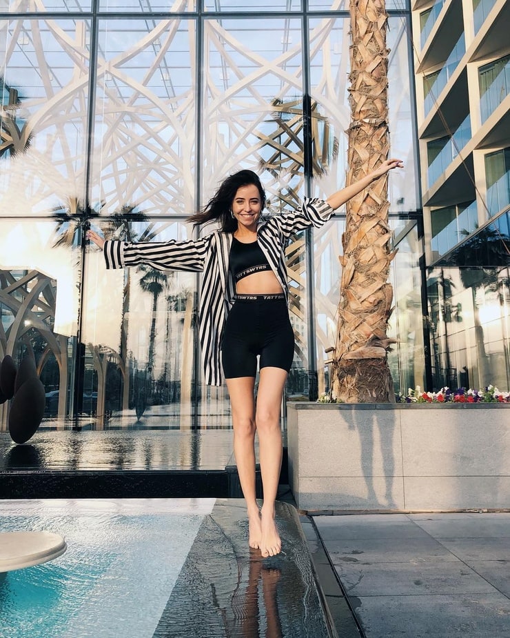 Nadya Dorofeeva Nadya Dorofeeva