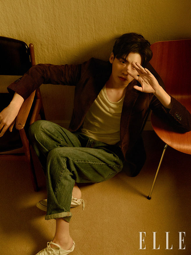 Jong Suk Lee