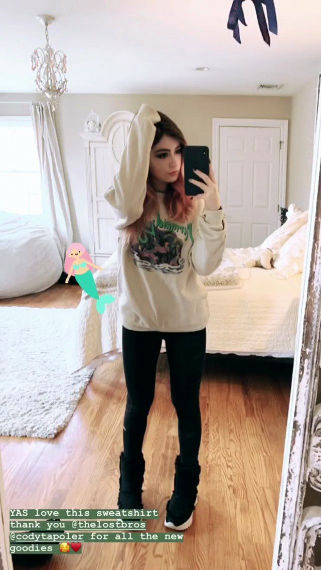 Chrissy Costanza