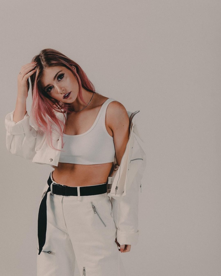 Chrissy Costanza