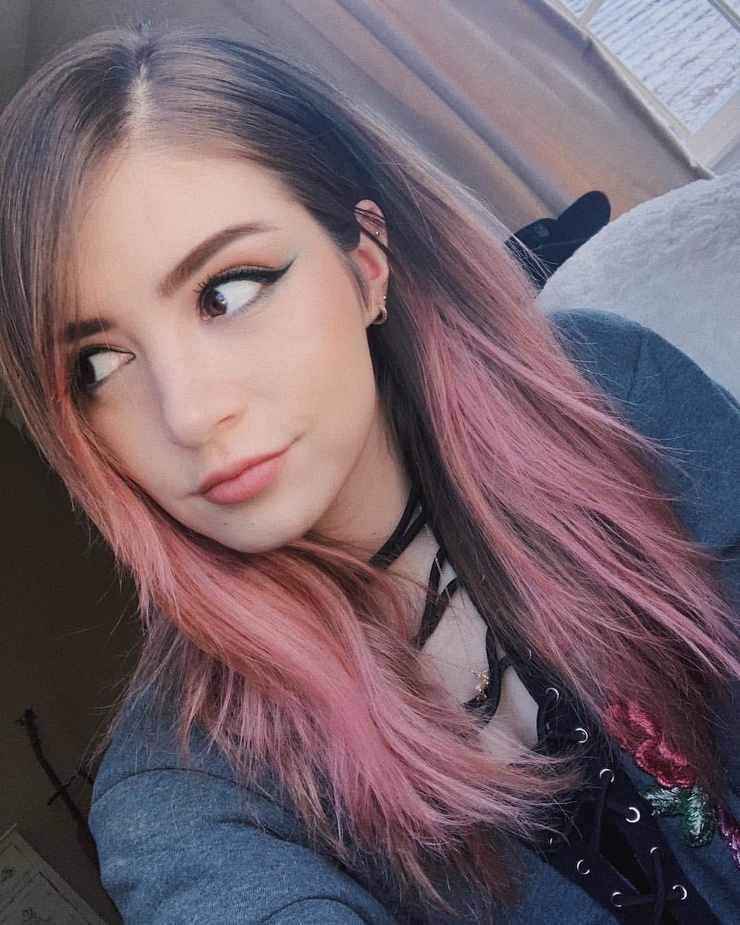 Chrissy Costanza Chrissy Costanza