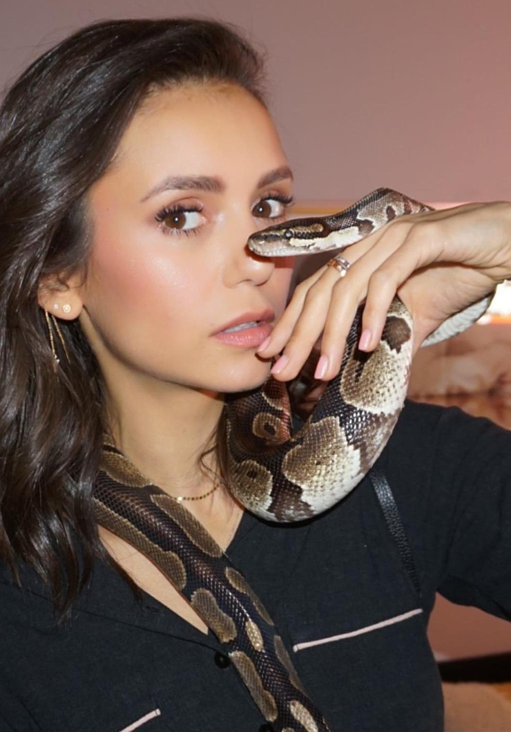 Nina Dobrev